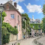 Beautiful And Bright Elegant Parisian 1-Bedroom Apartment