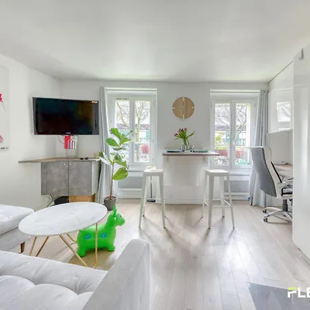Beautiful And Bright Elegant Parisian 1-bedroom Appartamento