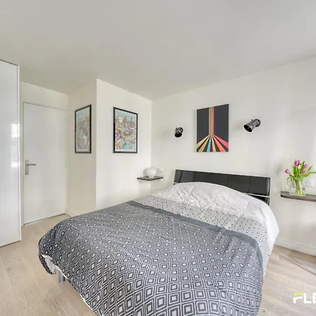 Beautiful And Bright Elegant Parisian 1-bedroom Appartamento